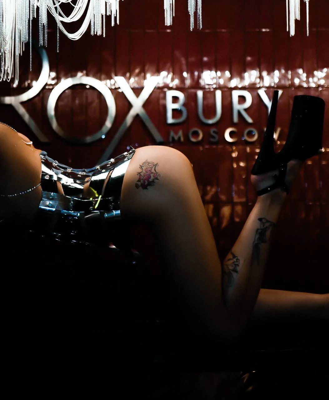Roxbury — танцовщица 6
